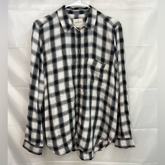 American Eagle Outfitters Tops - EUC American Eagle women’s black white plaid relaxed boyfriend fit button‎ shirt